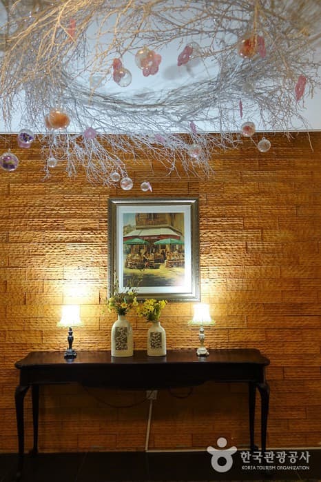 숙박_충남_파라다이스_객실로비