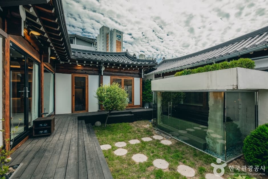 樂원우드;KNOCK ON WOOD_내부전경 3