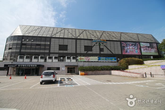 Арт-холл Ури (우리금융아트홀)