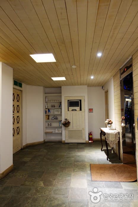 숙박_충남_파라다이스_로비1