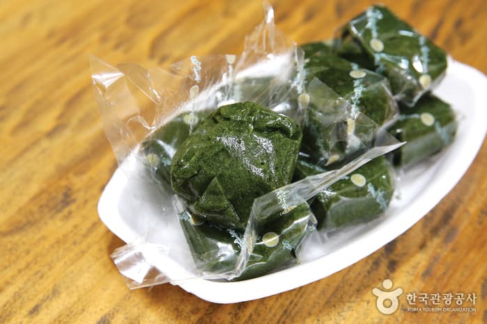 청사초롱_평창·강릉·정선 전통시장의 줄 서는 맛_정선아리랑시장 수리취떡09