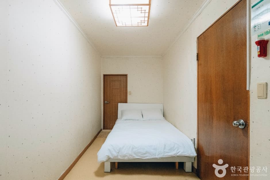 모꼬지_더블베드룸