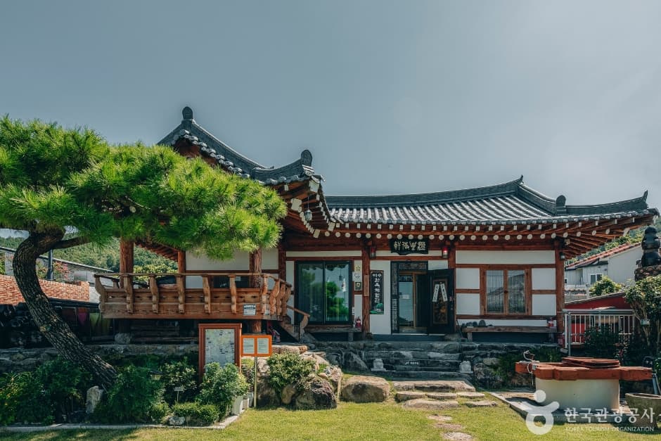 여수한옥체험관_외부전경 1