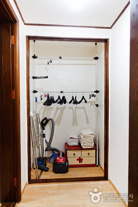 사진보정_서울_예본의집_옷걸이