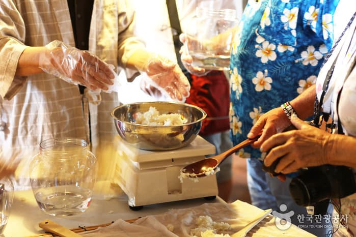 Brauerei Sinpyeong (신평양조장 백련 양조문화원)