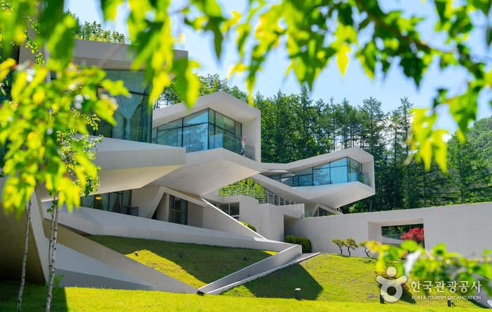 U RETREAT(유리트리트)