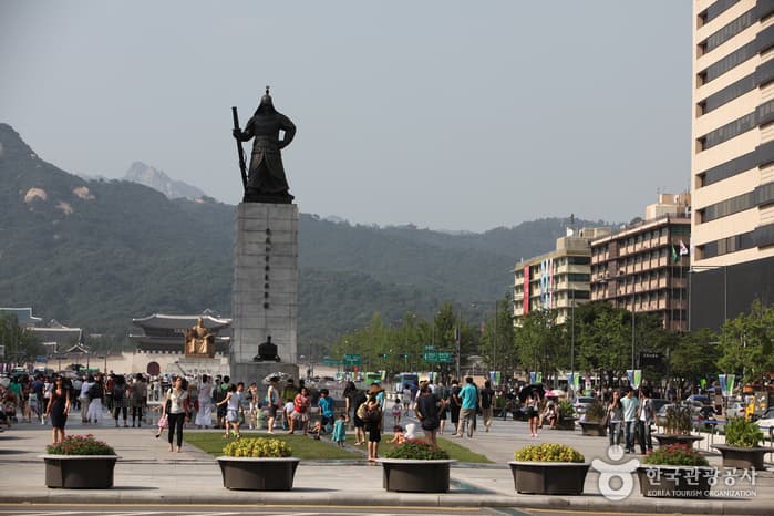 이순신장군동상