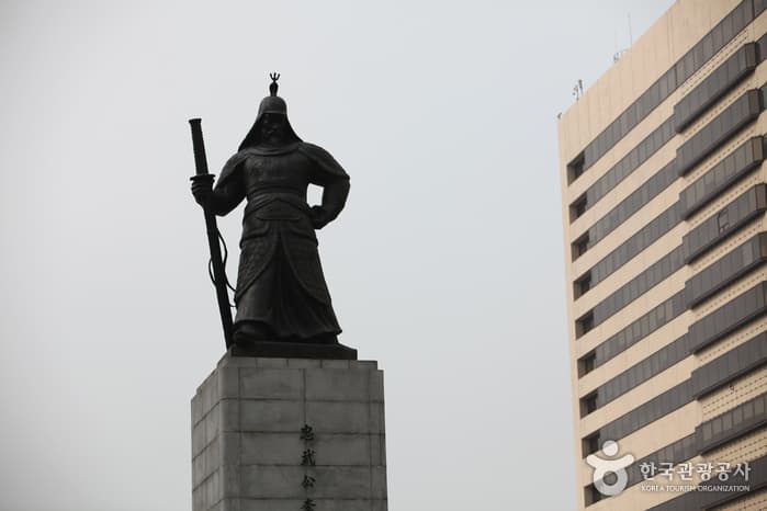 이순신장군동상