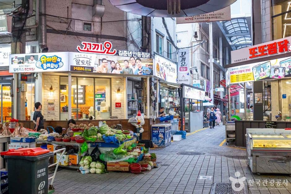 安东市场炖鸡一条街(안동시장 찜닭골목)