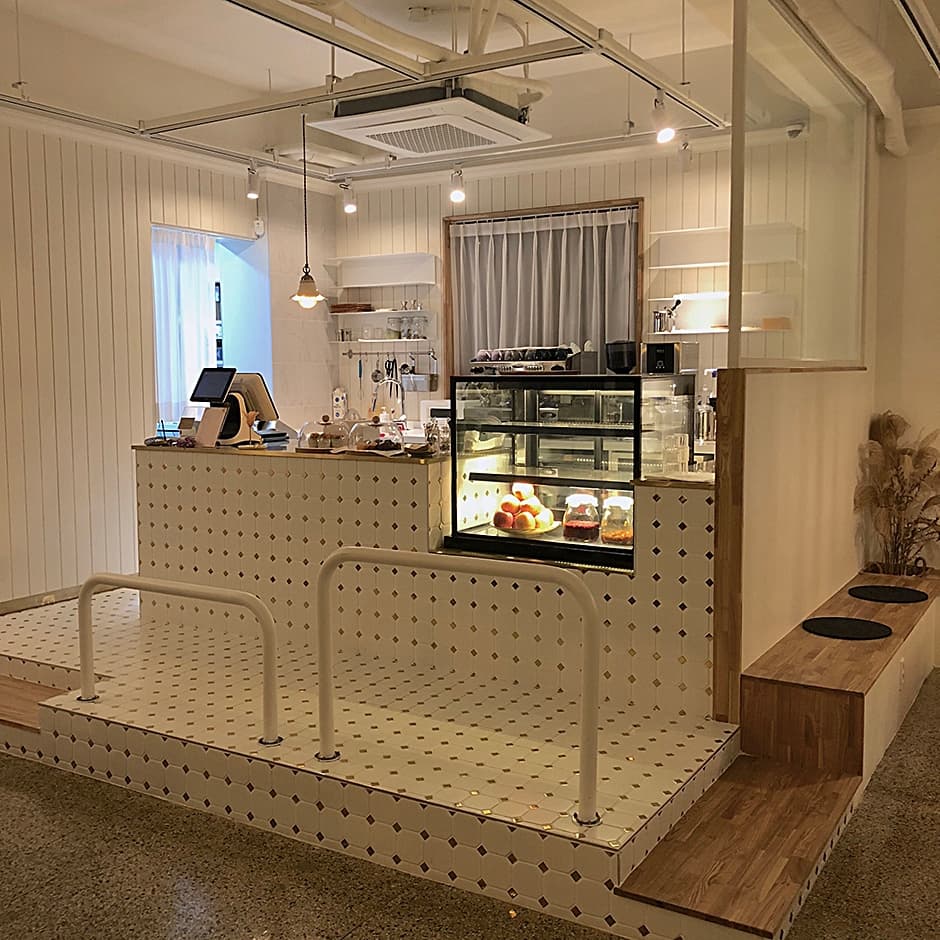 제주_제주시_카페온_내부 (2)