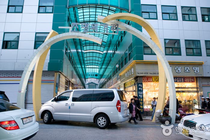 國際市場燈飾街(국제시장 조명의 거리)