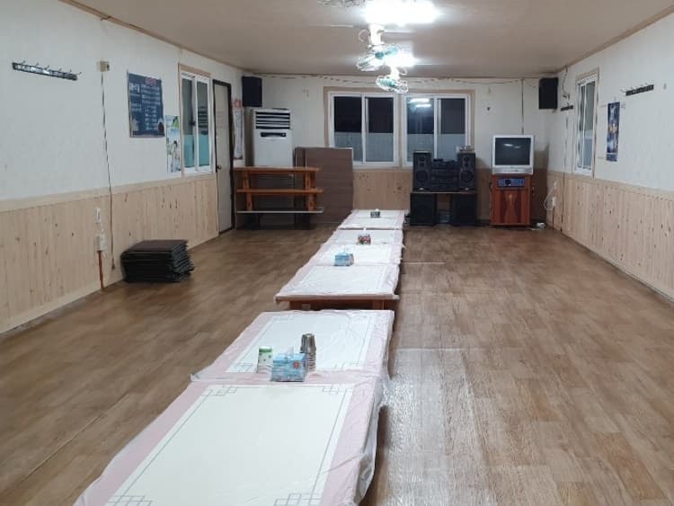 경북_청송군_팔팔식당_내부_1