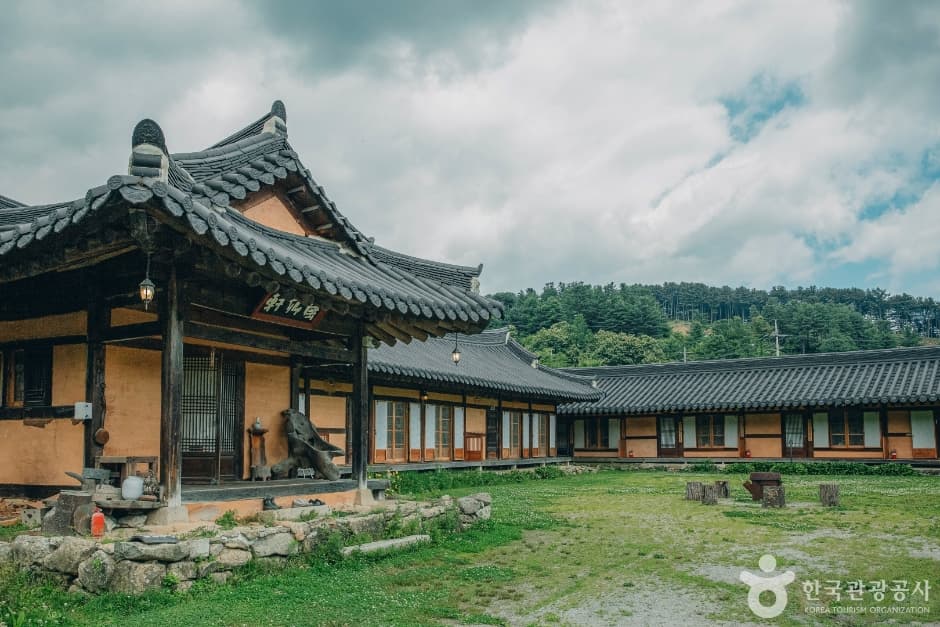 炊翁芸術館 (취옹예술관)