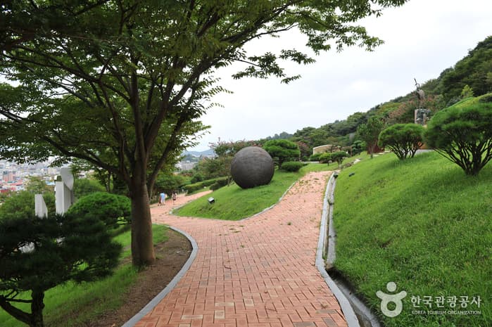 Skulpturenpark Yudalsan (유달산 조각공원)