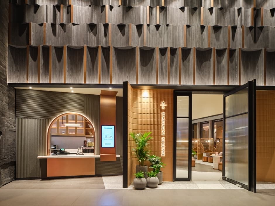 STARBUCKS COFFEE ピョルタバン店(스타벅스 별다방)