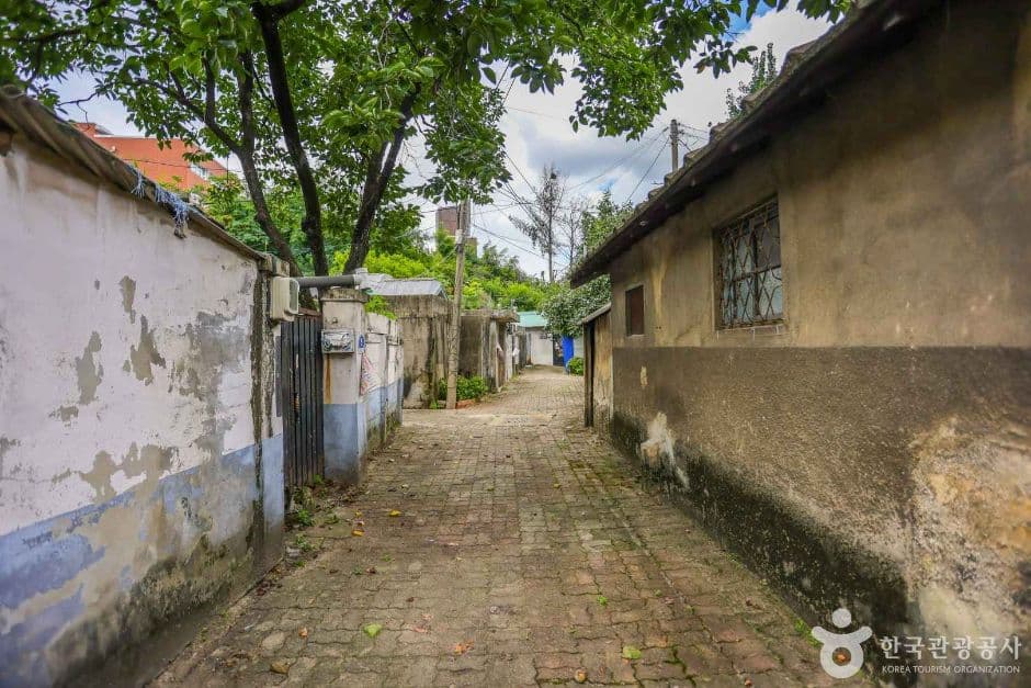 Aldea de los Trabajadores del Ferrocarril (Sendero Sollangsiul-gil) (철도관사촌(솔랑시울길))