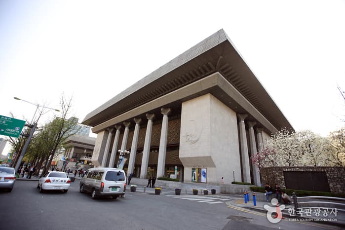世宗文化会馆(세종문화회관)