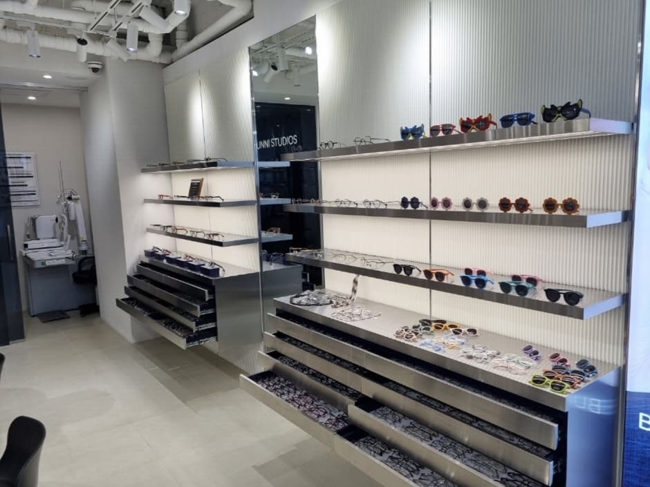 바니스튜디오 명동역점 (3)