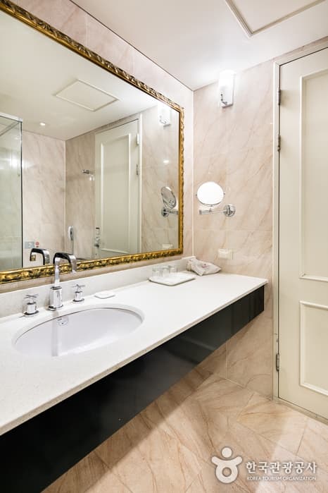 서울_라마다 호텔앤스위트 서울 남대문_주니어스위트더블 1