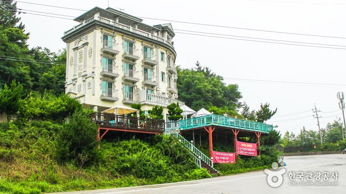 Jeongdong Castle (정동캐슬)