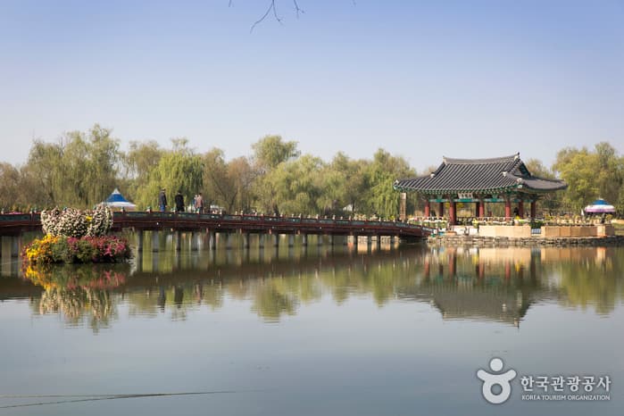 Парк Содон и дворцовый пруд Куннамчжи (서동공원과 궁남지)