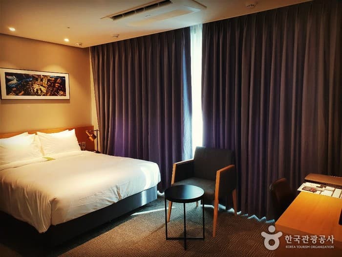부산_라비드아틀란호텔_코너디럭스 더블 1