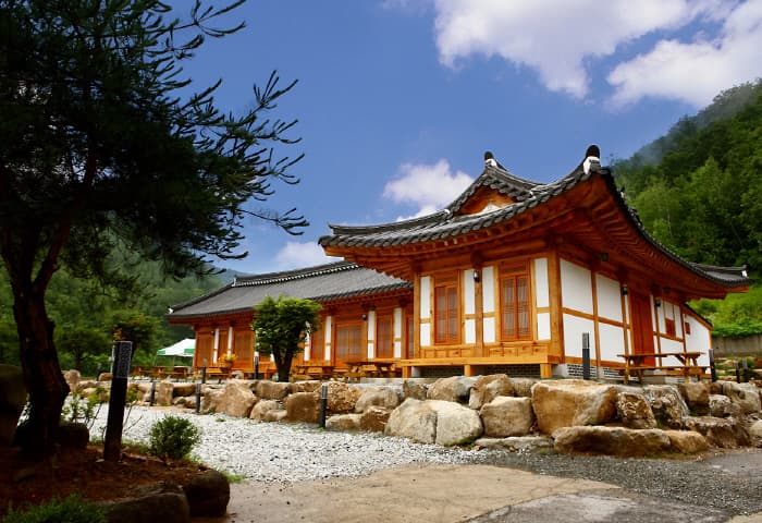 Dagagada Hanok (다가가다한옥)