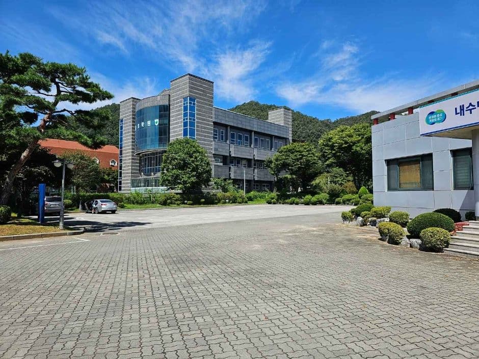 경기도해양수산자원연구소민물고기생태학습관_장애인주차장2