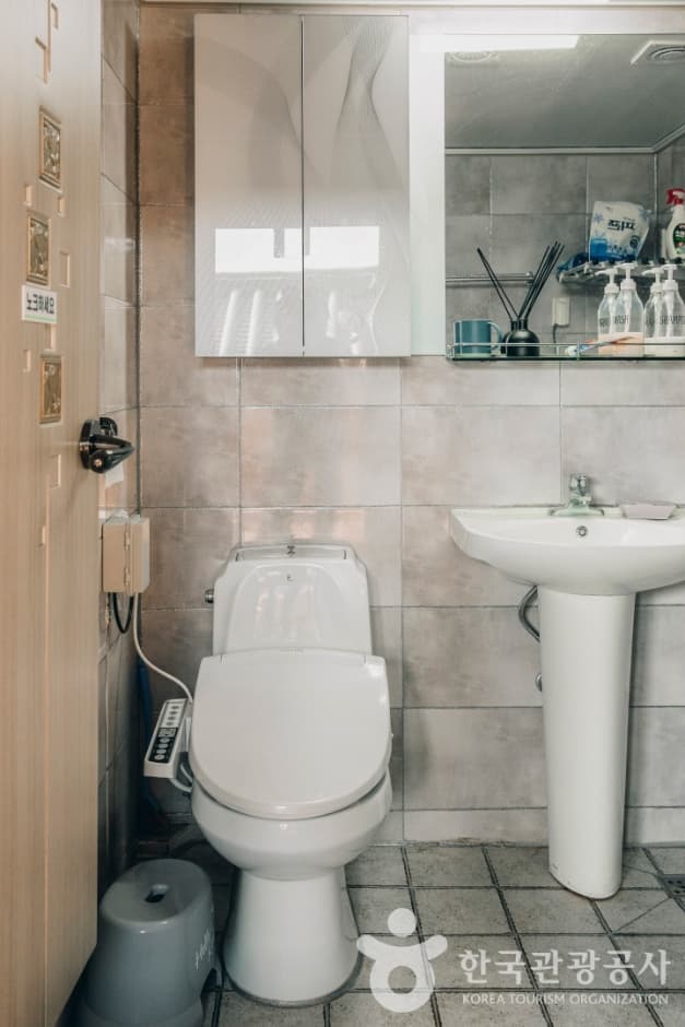 흥해배씨임연재종택_화장실