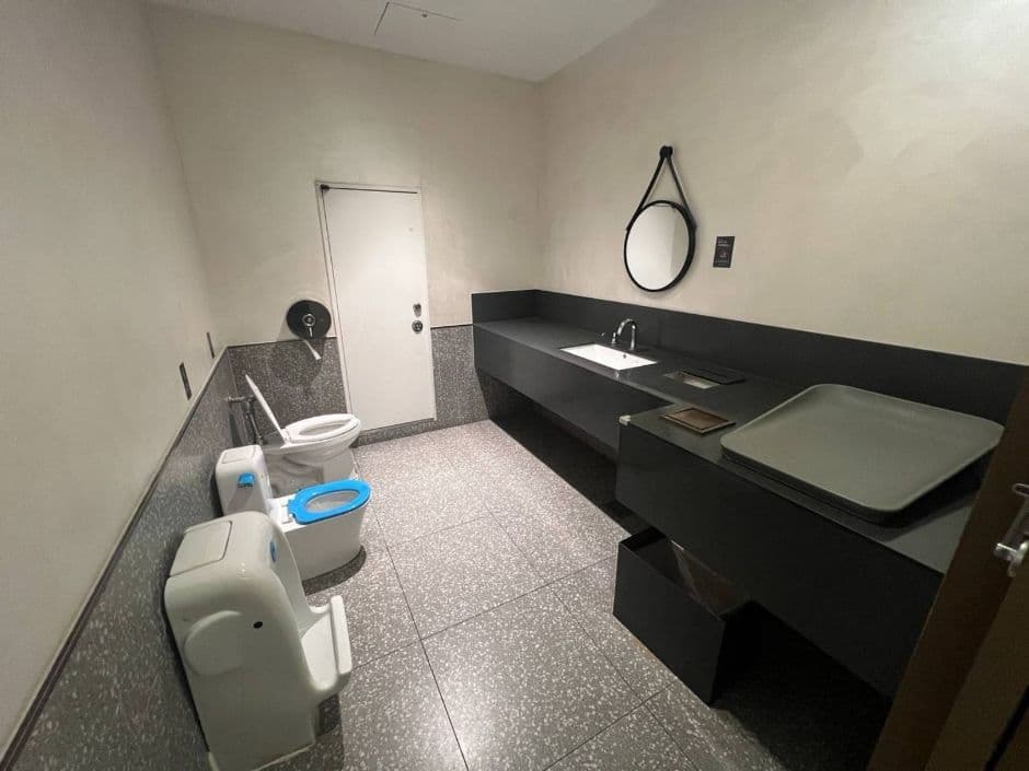 고카페_가족화장실 내부