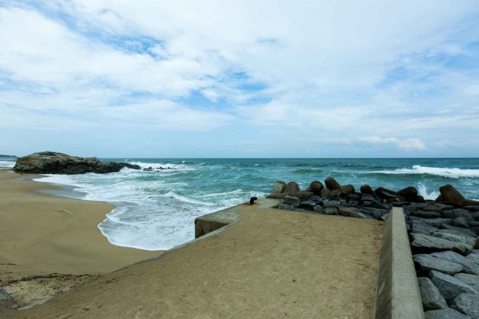 Playa Sageunjin (사근진해변(사근진해수욕장))