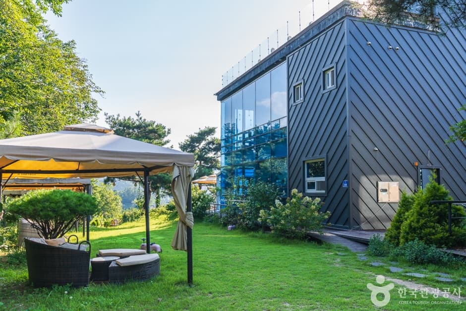 湖畔風景咖啡廳(까페호반풍경)