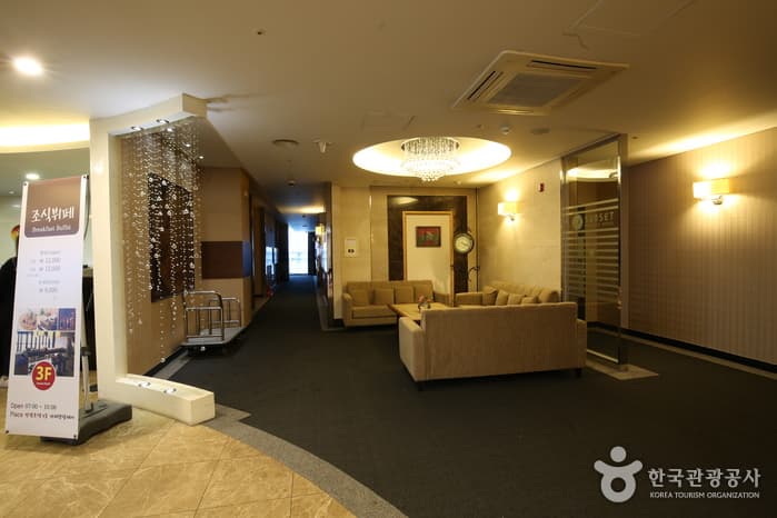 숙박_부산_해운대선셋호텔_내부-프론트_2
