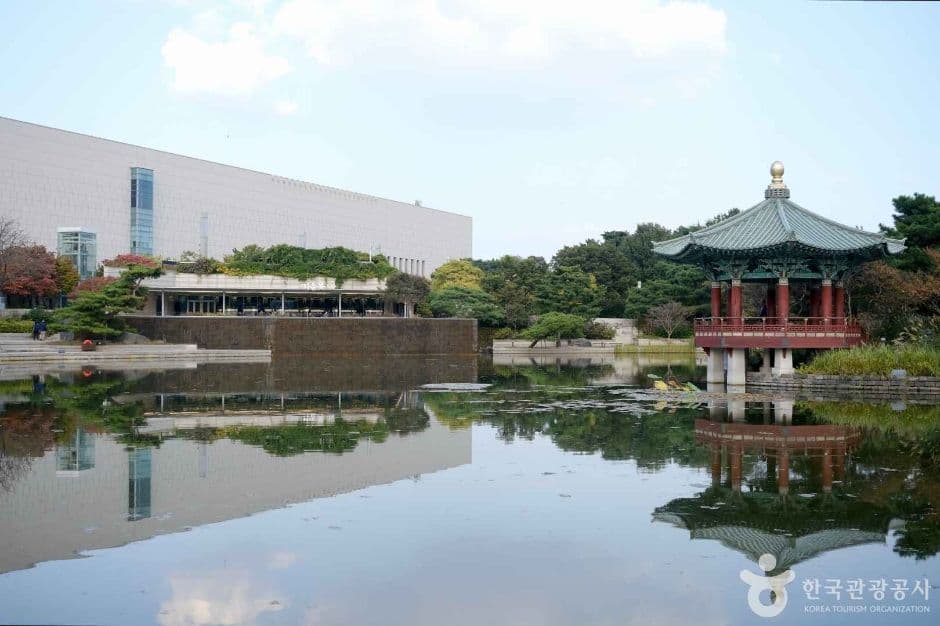 National Museum of Korea (국립중앙박물관)