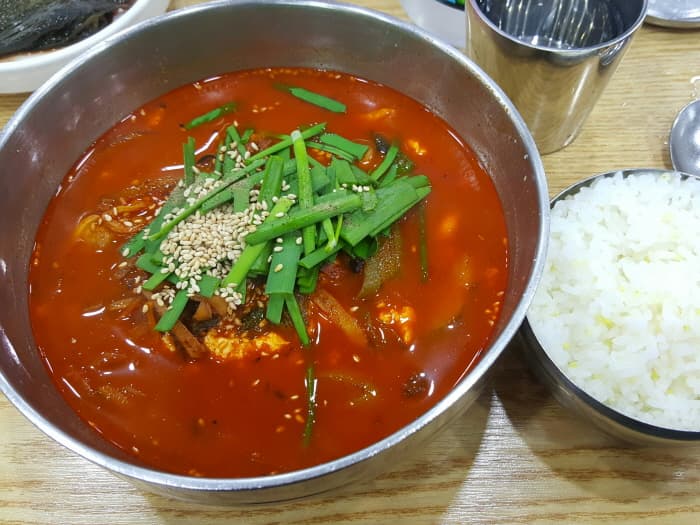 Donghwa Garden (강릉짬뽕순두부 동화가든 본점)