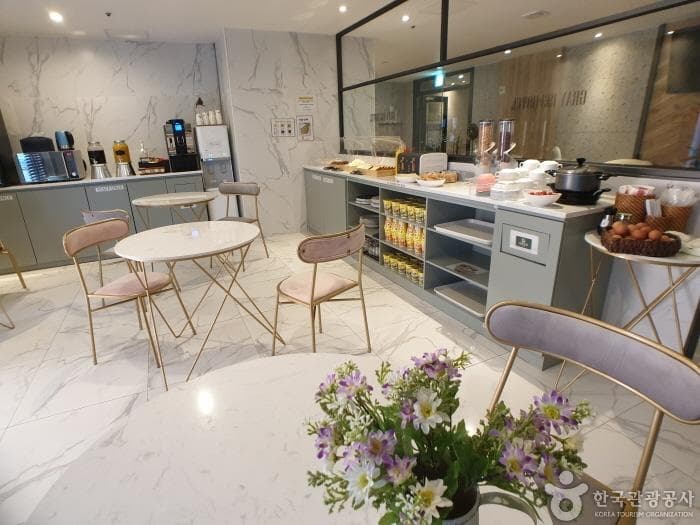 부산_그레이193호텔_조식당1