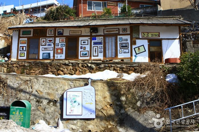 Sendero Nongoldam-gil en Donghae (Aldea Deungdae Damhwa) (동해 논골담길 (등대 담화마을))