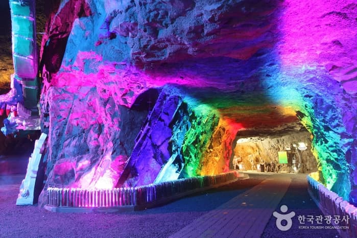 Parque de la Cueva de Amatista (자수정 동굴나라)