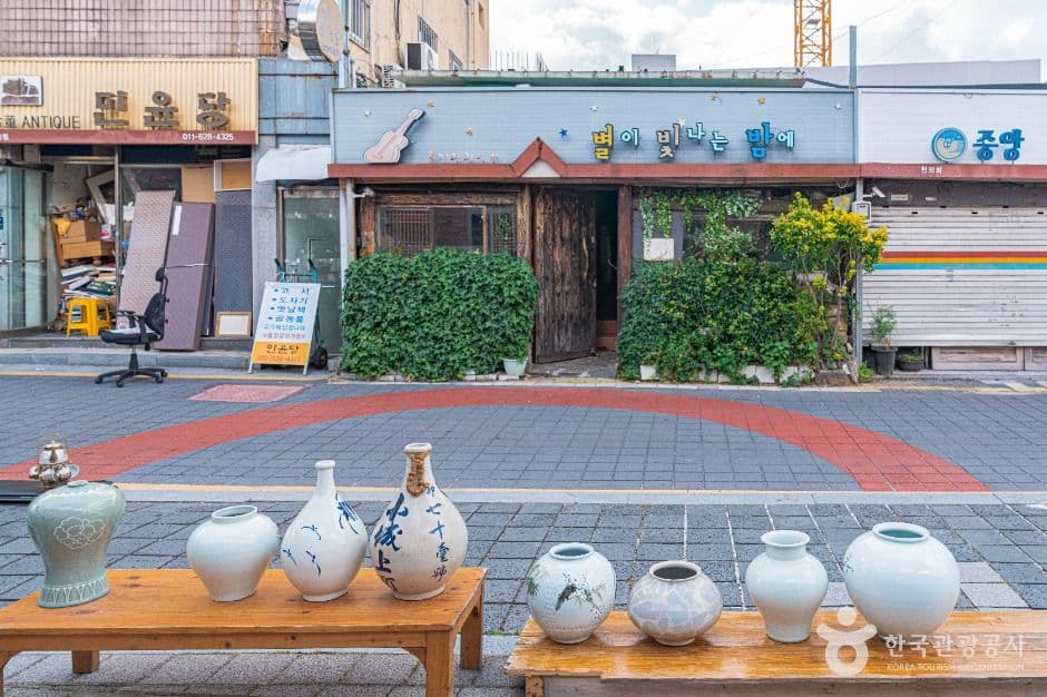 예술의거리 개미장터