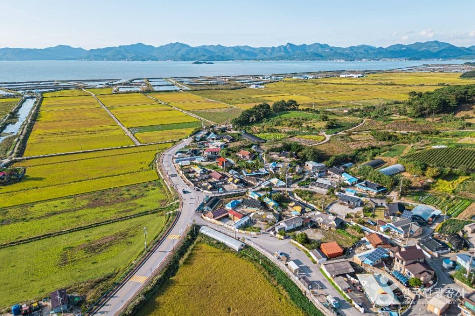 안현돋음볕마을