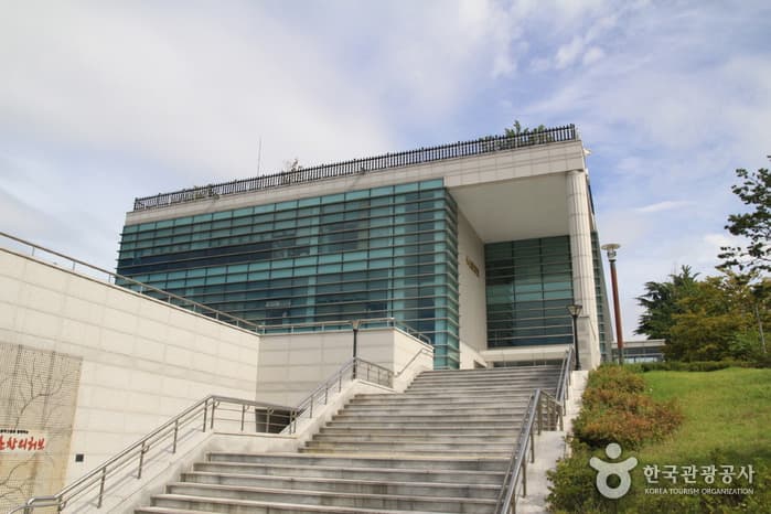 心山記念文化センター(심산기념문화센터)