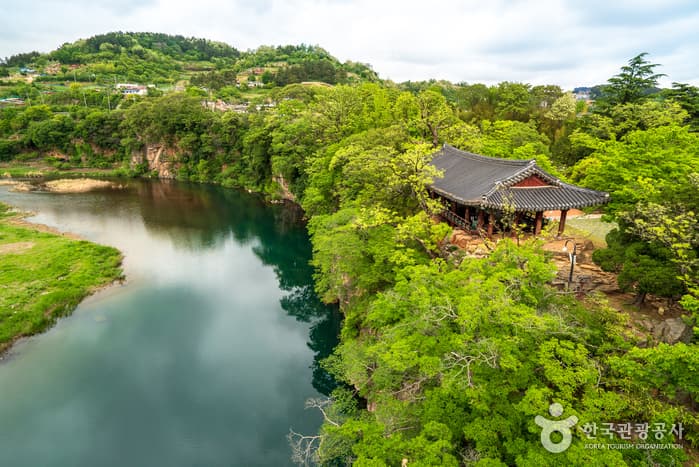 Pabellón Jukseoru en Samcheok (삼척 죽서루)