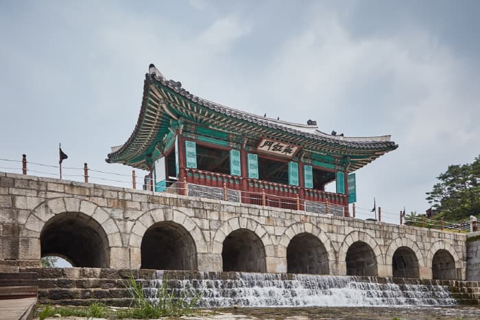 Ворота Хвахонмун (화홍문)