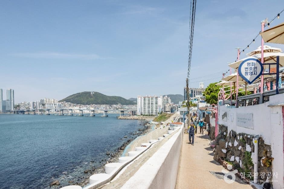 白浅滩文化村(흰여울문화마을)