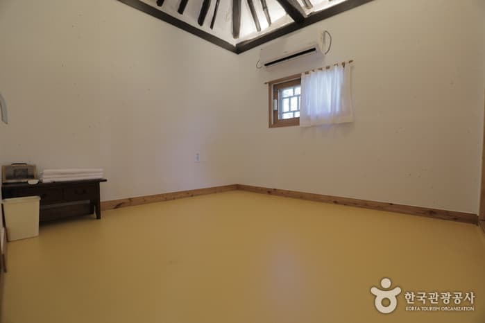 충남_봉황재_웃방