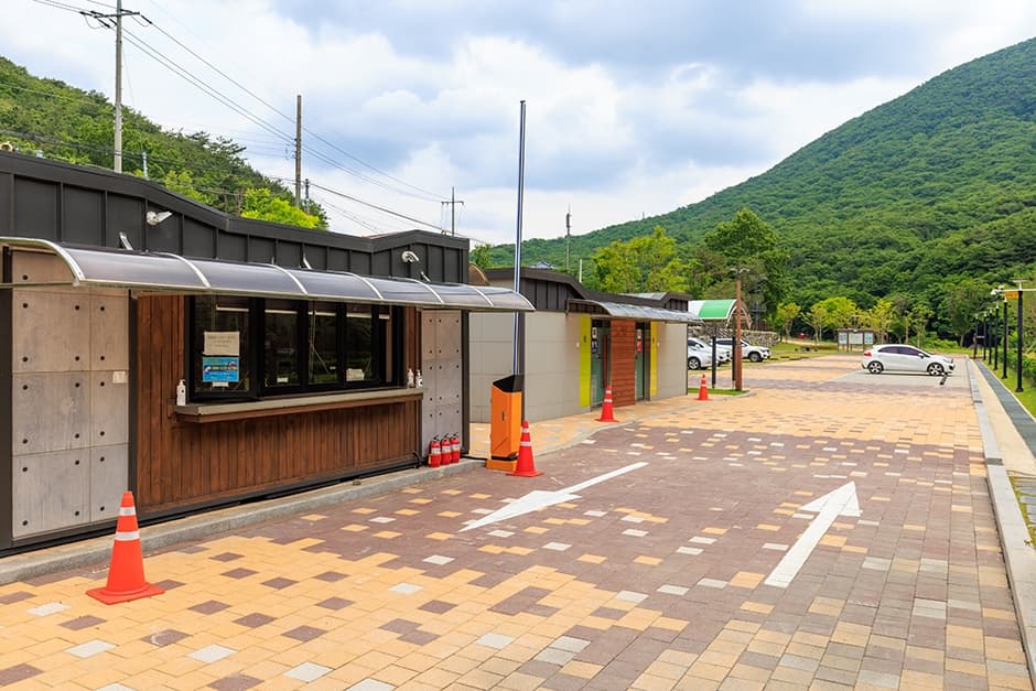 외산수리바위캠핑정원