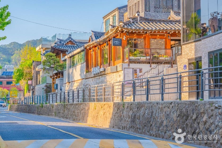 Calle Samcheongdong (삼청동거리)