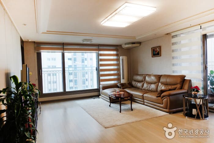 사진보정_서울_글로벌스테이_공용거실