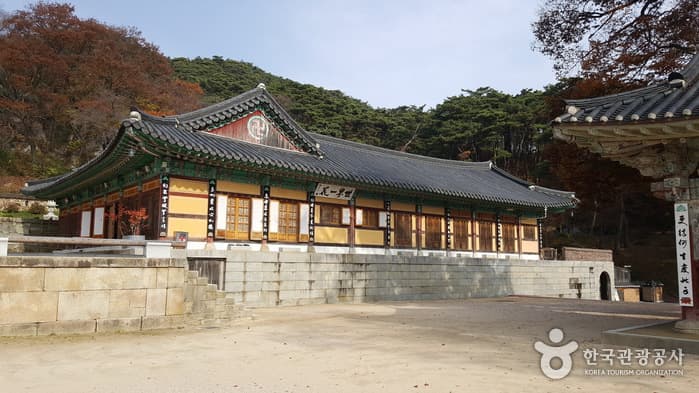 Tempel Sudeoksa (수덕사)