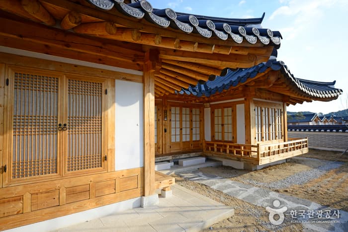 Gangneung Ojuk Hanok Village (강릉오죽한마을)